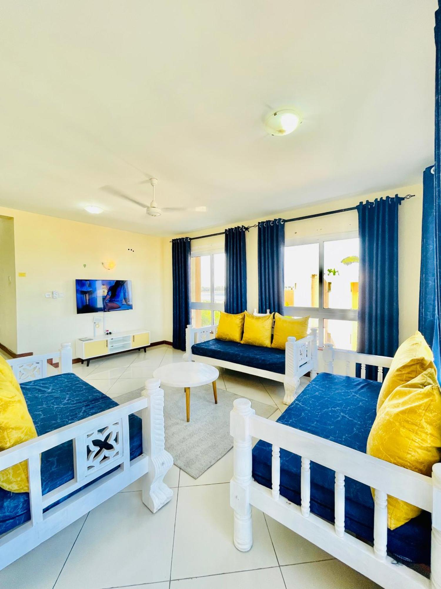 Elna'S Nyali - Work & Unwind - Pool, Sea Views, Ac & Fast Wi-Fi Bed & Breakfast Mombasa Bagian luar foto