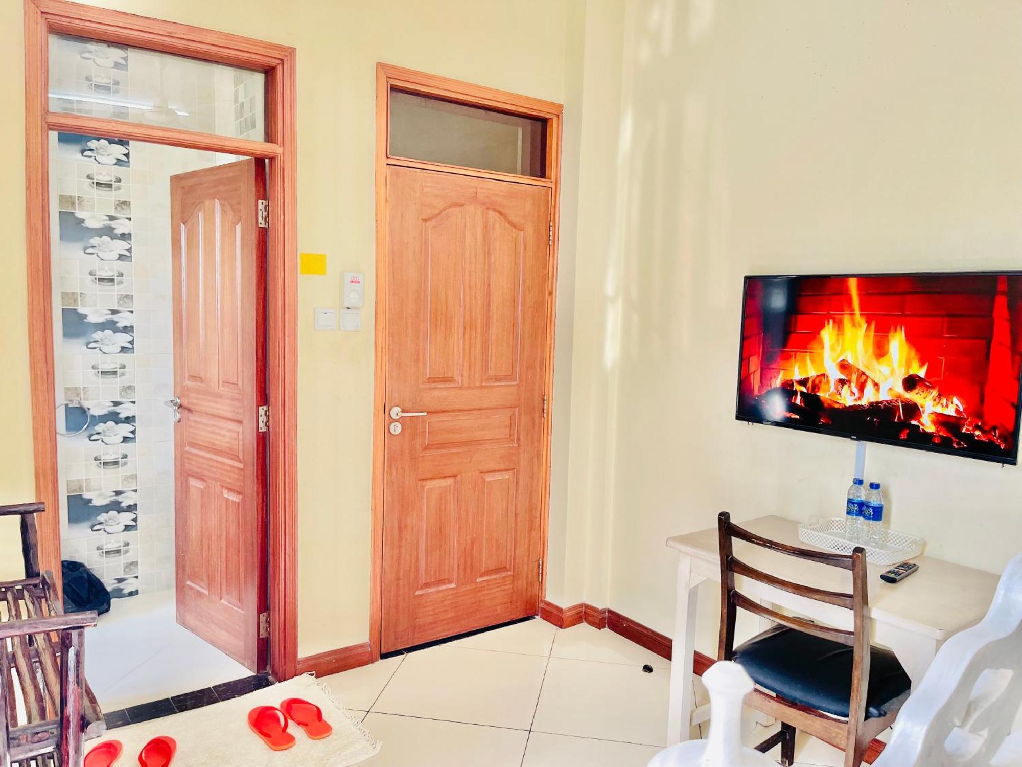 Elna'S Nyali - Work & Unwind - Pool, Sea Views, Ac & Fast Wi-Fi Bed & Breakfast Mombasa Bagian luar foto