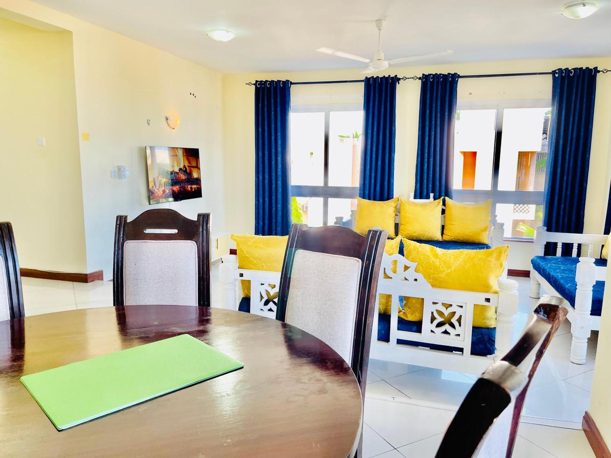 Elna'S Nyali - Work & Unwind - Pool, Sea Views, Ac & Fast Wi-Fi Bed & Breakfast Mombasa Bagian luar foto