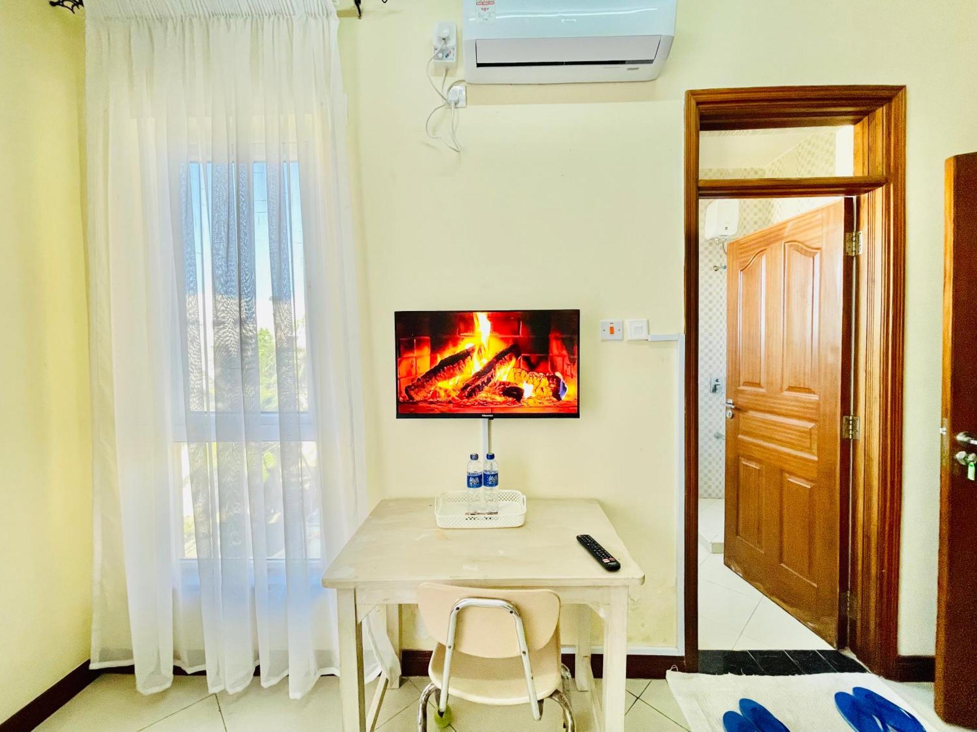 Elna'S Nyali - Work & Unwind - Pool, Sea Views, Ac & Fast Wi-Fi Bed & Breakfast Mombasa Bagian luar foto