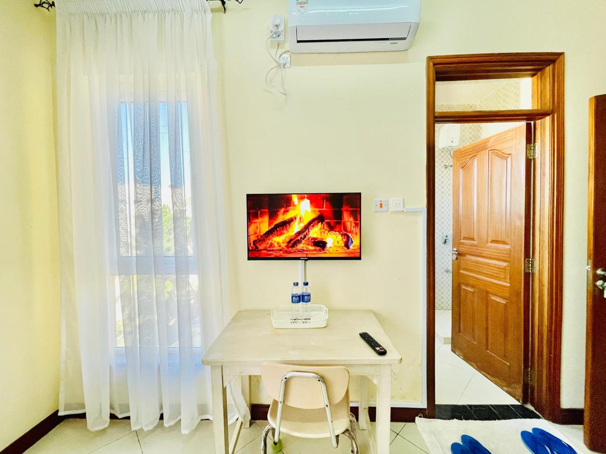 Elna'S Nyali - Work & Unwind - Pool, Sea Views, Ac & Fast Wi-Fi Bed & Breakfast Mombasa Bagian luar foto