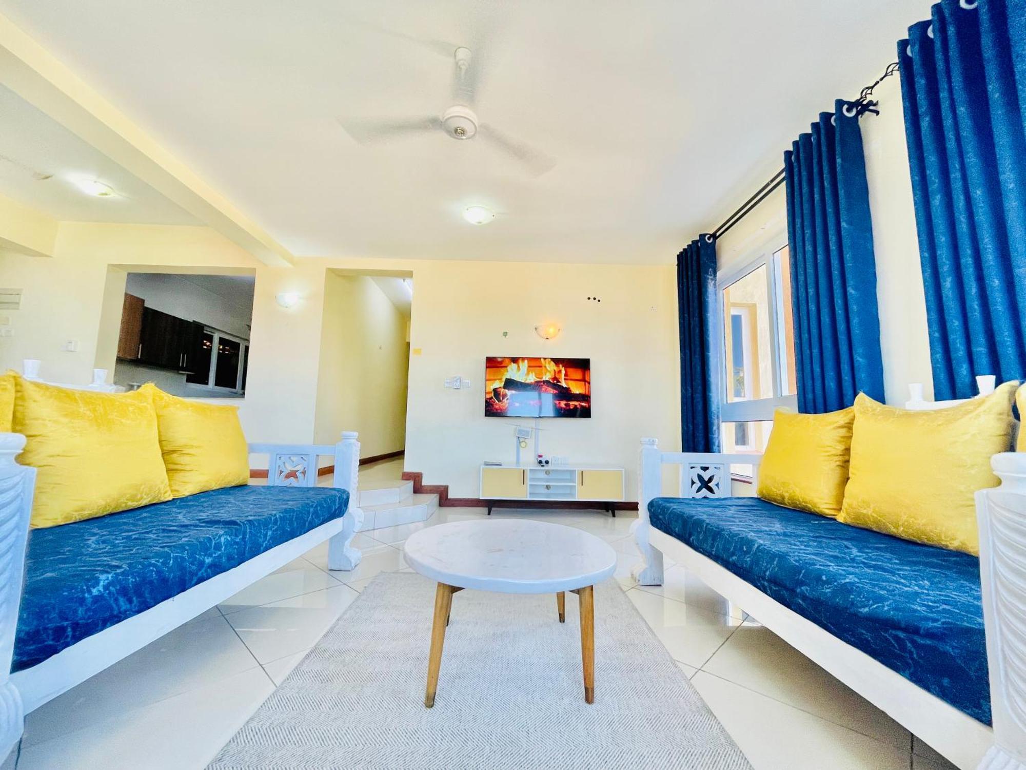 Elna'S Nyali - Work & Unwind - Pool, Sea Views, Ac & Fast Wi-Fi Bed & Breakfast Mombasa Bagian luar foto