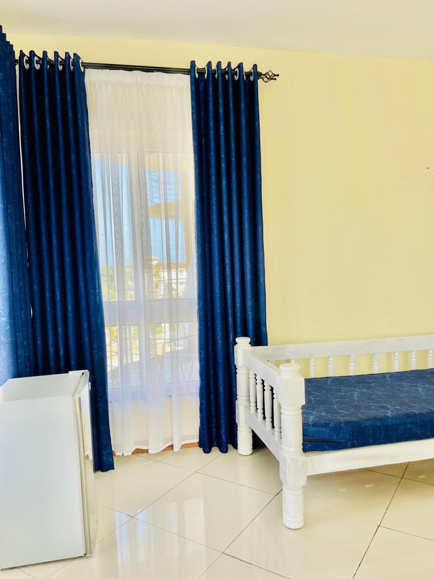 Elna'S Nyali - Work & Unwind - Pool, Sea Views, Ac & Fast Wi-Fi Bed & Breakfast Mombasa Bagian luar foto