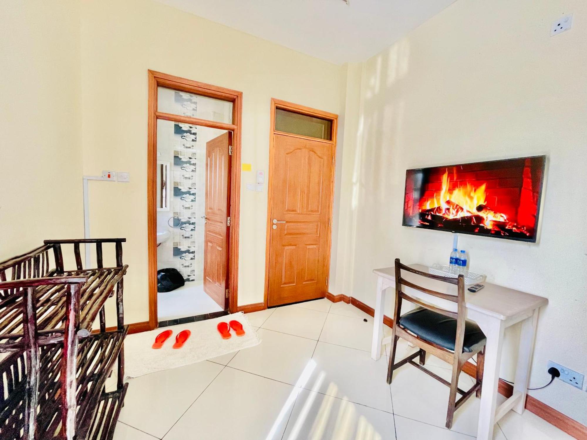 Elna'S Nyali - Work & Unwind - Pool, Sea Views, Ac & Fast Wi-Fi Bed & Breakfast Mombasa Bagian luar foto