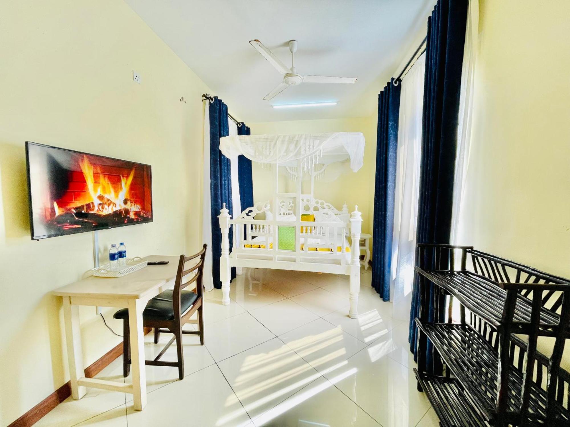 Elna'S Nyali - Work & Unwind - Pool, Sea Views, Ac & Fast Wi-Fi Bed & Breakfast Mombasa Bagian luar foto
