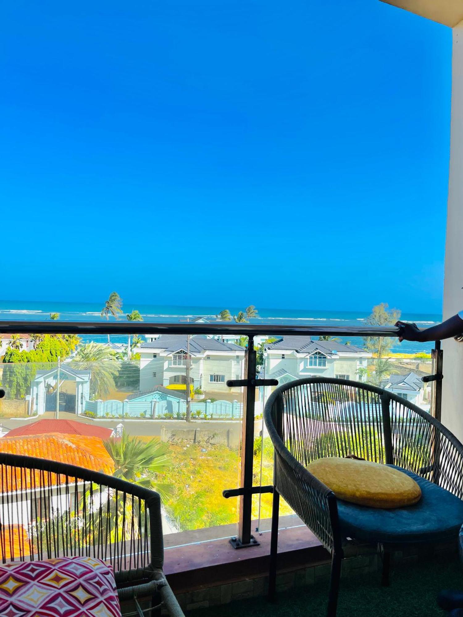 Elna'S Nyali - Work & Unwind - Pool, Sea Views, Ac & Fast Wi-Fi Bed & Breakfast Mombasa Bagian luar foto