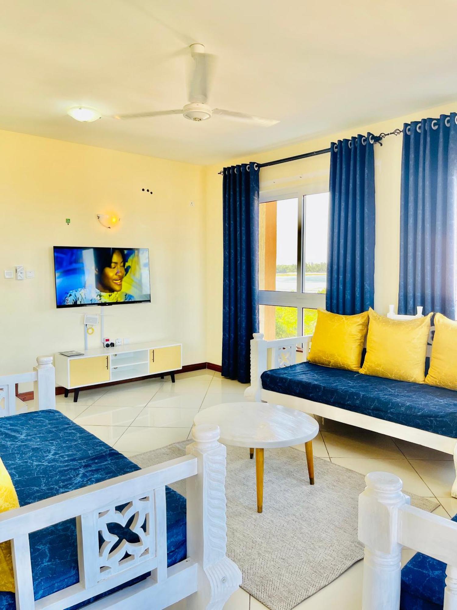 Elna'S Nyali - Work & Unwind - Pool, Sea Views, Ac & Fast Wi-Fi Bed & Breakfast Mombasa Bagian luar foto