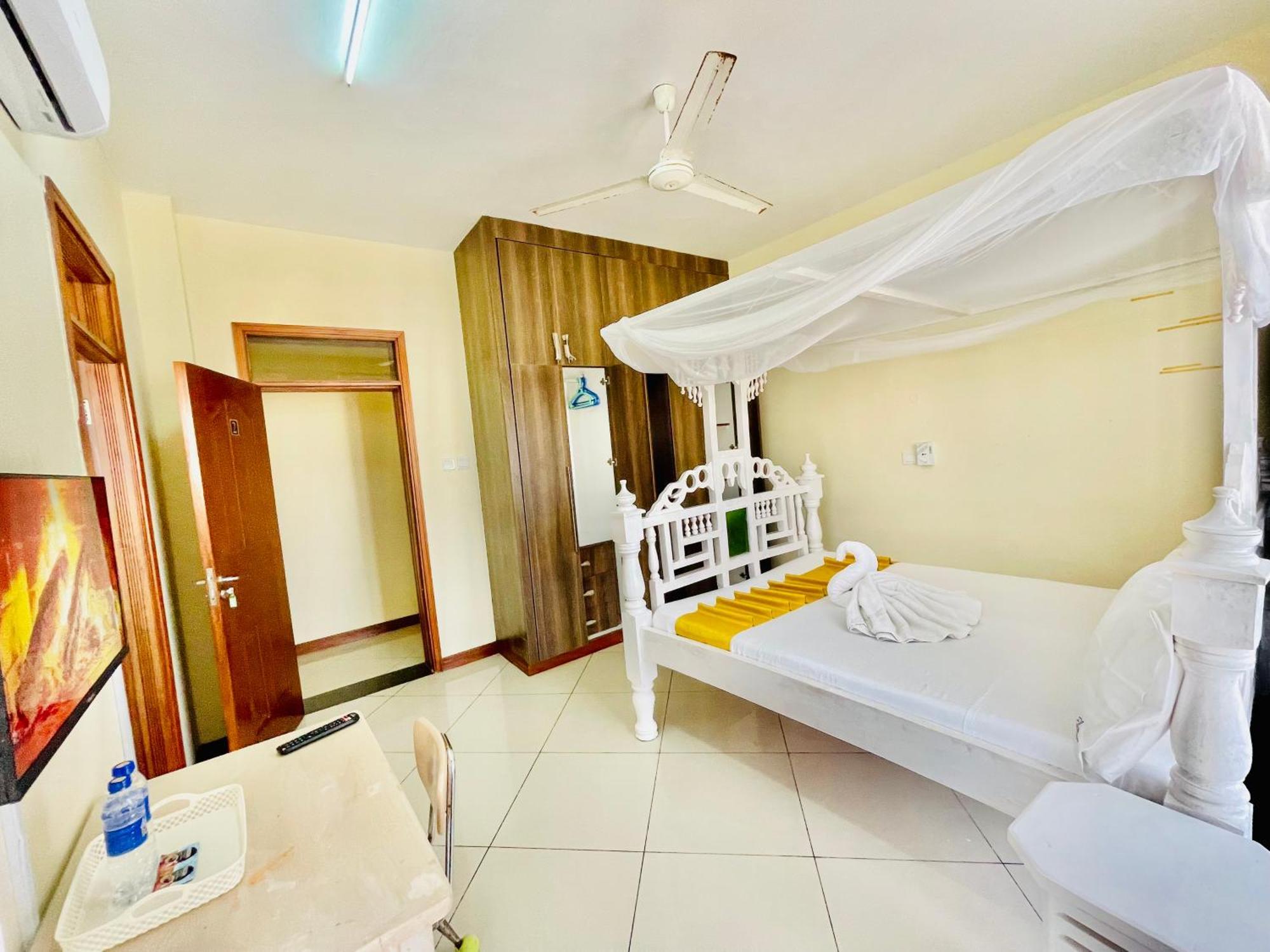 Elna'S Nyali - Work & Unwind - Pool, Sea Views, Ac & Fast Wi-Fi Bed & Breakfast Mombasa Bagian luar foto