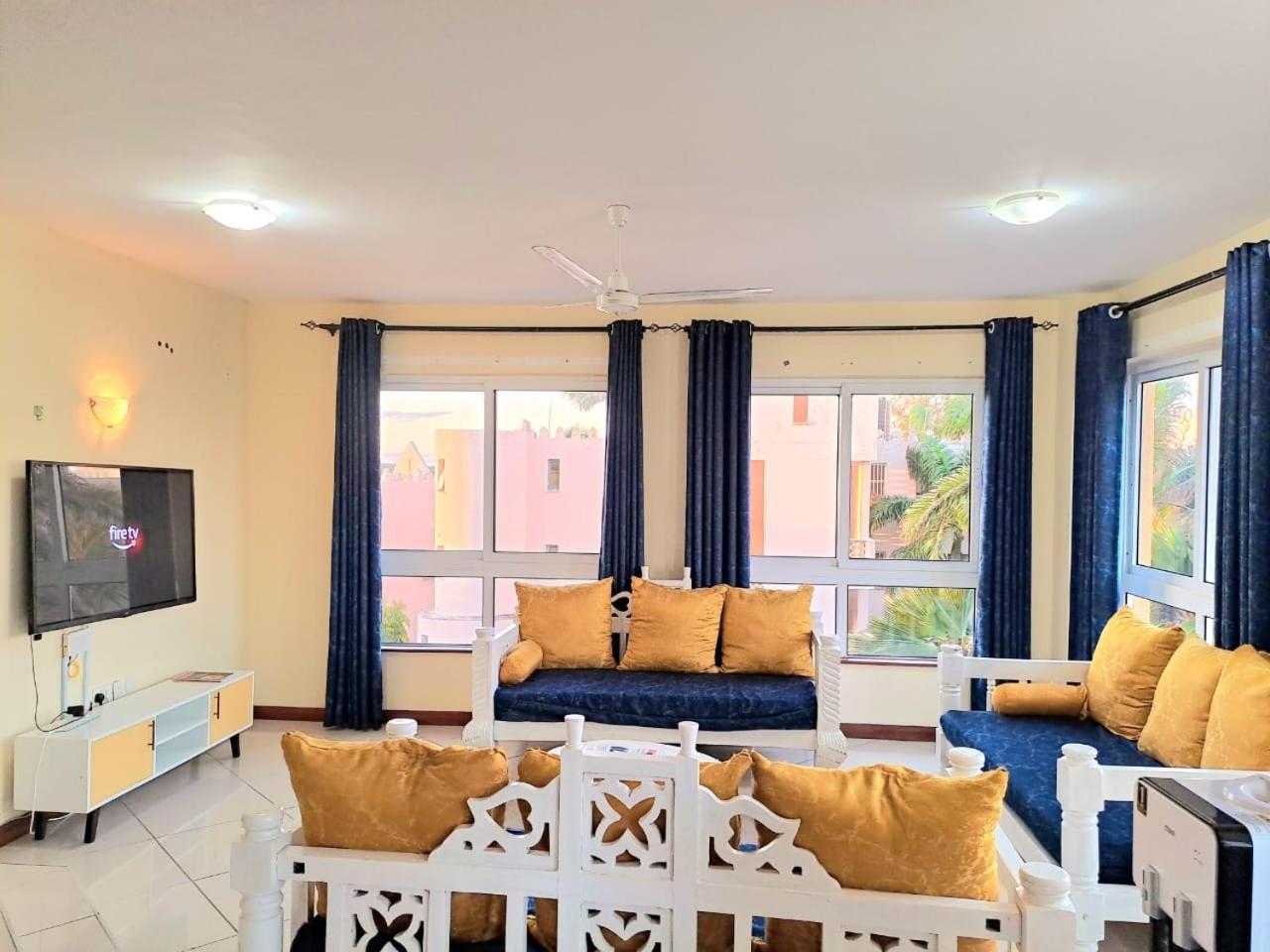 Elna'S Nyali - Work & Unwind - Pool, Sea Views, Ac & Fast Wi-Fi Bed & Breakfast Mombasa Bagian luar foto