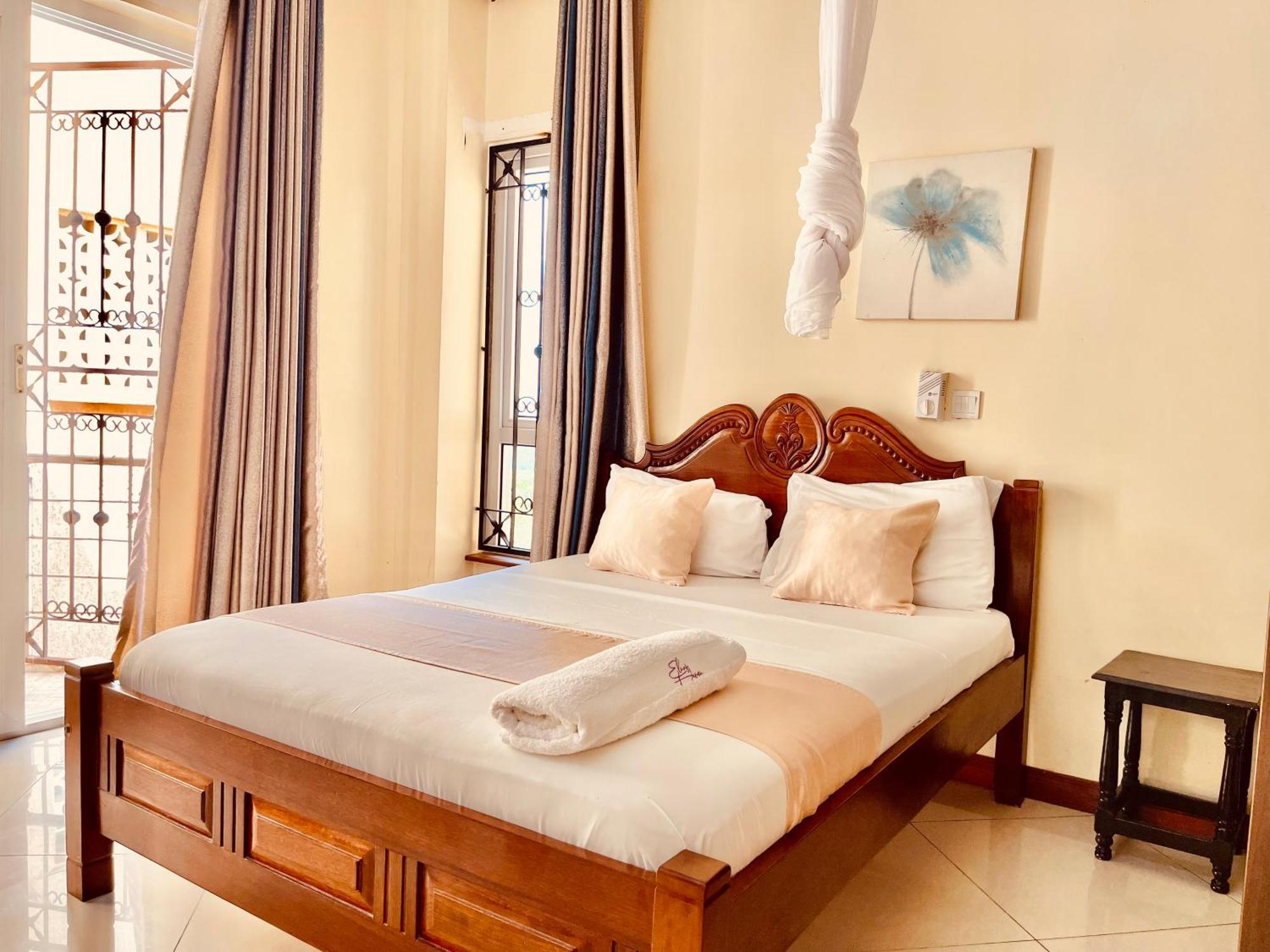 Elna'S Nyali - Work & Unwind - Pool, Sea Views, Ac & Fast Wi-Fi Bed & Breakfast Mombasa Bagian luar foto