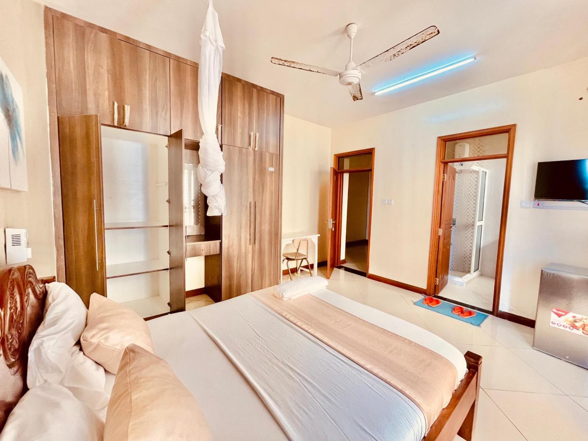 Elna'S Nyali - Work & Unwind - Pool, Sea Views, Ac & Fast Wi-Fi Bed & Breakfast Mombasa Bagian luar foto