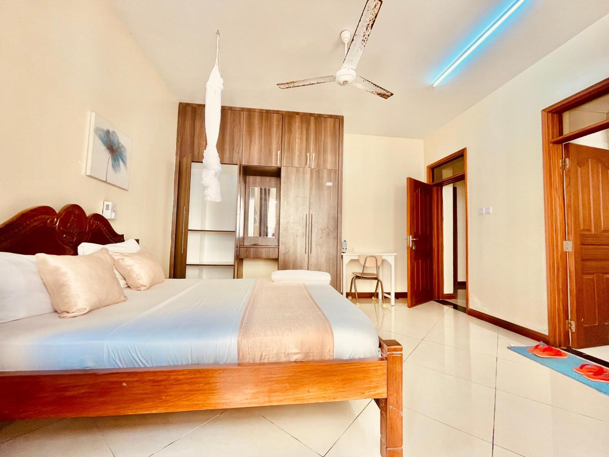 Elna'S Nyali - Work & Unwind - Pool, Sea Views, Ac & Fast Wi-Fi Bed & Breakfast Mombasa Bagian luar foto